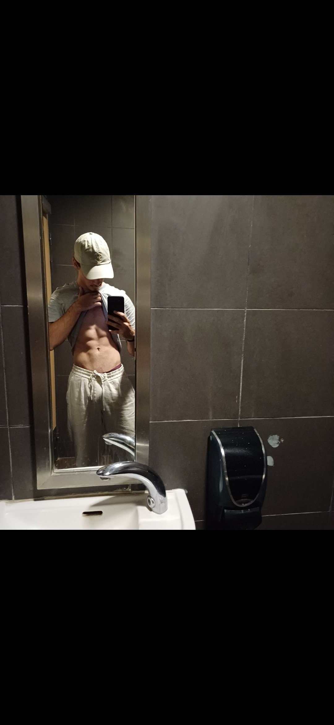 Profil de Abdelrezak, 18 ans, Escort Trans Monaco à Chaourse
